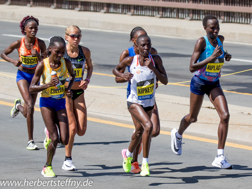 Boston Marathon Edna Kiplagat km 26